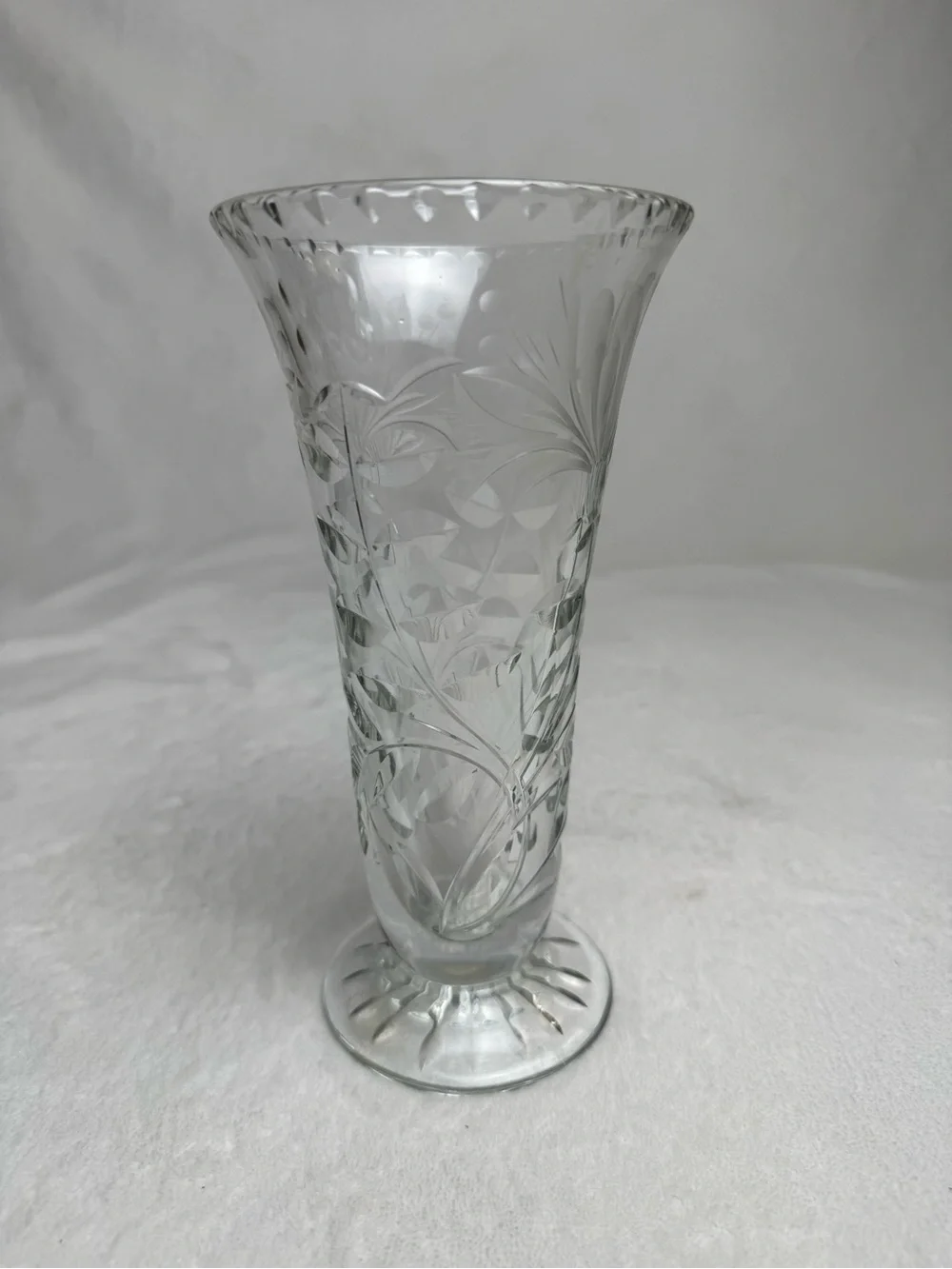 The Royal Brierley Crystal Cut Glass Honeysuckle Trumpet 8